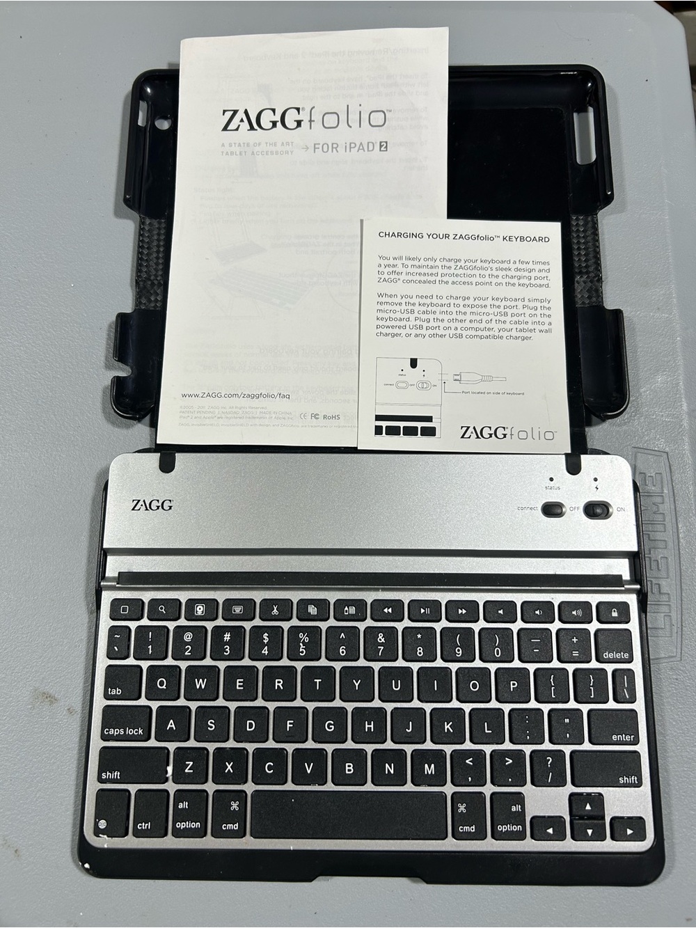 folio Bluetooth Keyboard Case for iPad - Silver/Black